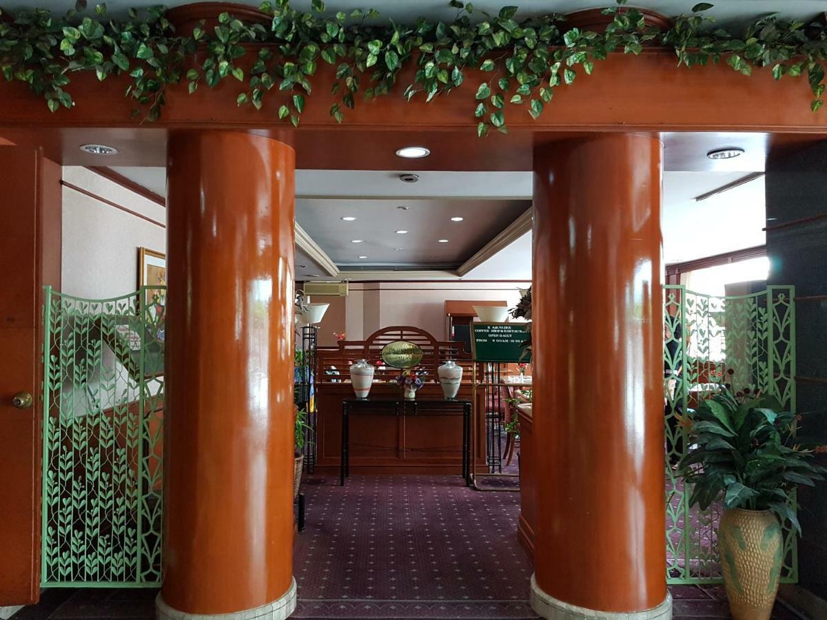 The Park Hotel Sukhumvit 7 Bangkok Exterior foto